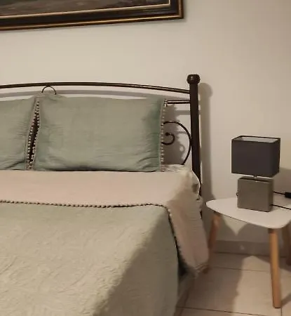 Ostria Apartment *