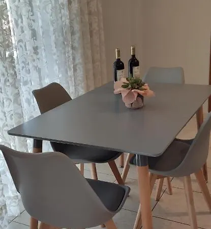 Ostria Apartment *